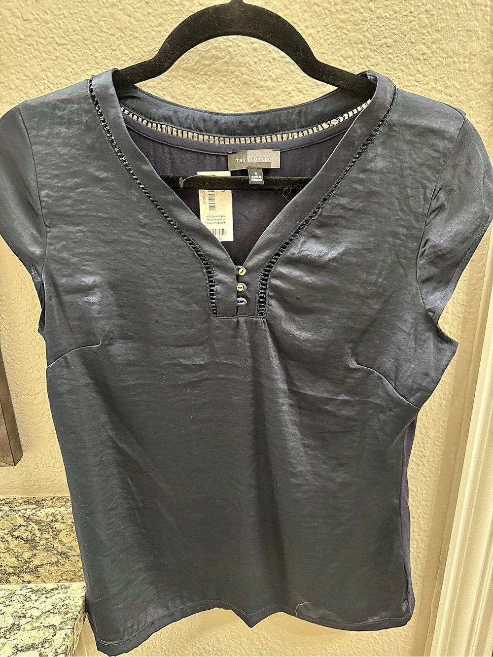 The Limited V-Neck Short Sleeve Top in Black & Blue Size Small NWT